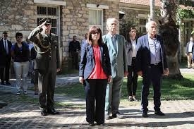 ΕΠΙΣΚΕΨΗ της ΠτΔ  ΑΙΚΑΤΕΡΙΝΗΣ ΣΑΚΕΛΑΡΟΠΟΥΛΟΥ στο ΕΑΤ-ΕΣΑ και ΚΑΤΑΘΕΣΗ ΣΤΕΦΑΝΟΥ ΠΡΟΣ ΤΙΜΗΝ ΤΩΝ ΑΝΤΙΔΙΚΤΑΤΟΡΙΚΩΝ ΑΓΩΝΙΣΤΩΝ