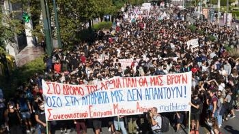 ΣΥΜΠΑΡΑΣΤΑΣΗ ΣΤΟΥΣ ΑΓΩΝΙΖΟΜΕΝΟΥΣ ΜΑΘΗΤΕΣ