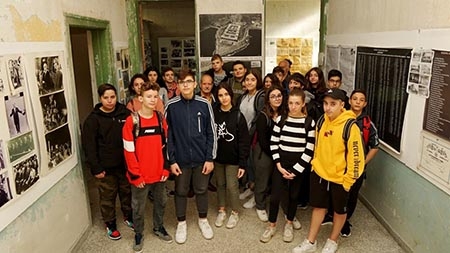 ΕΠΙΣΚΕΨΗ ΜΑΘΗΤΩΝ ΤΟΥ 9ου ΓΥΜΝΑΣΙΟΥ ΑΘΗΝΩΝ στα γραφεία του  Σ.Φ.Ε.Α. 1967-1974